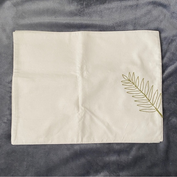 Tag Ltd. 100% Cotton Green Leaf Table Placemats Set of 2 - Picture 2 of 4